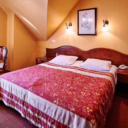 Villa Royal Ostrów Wielkopolski Esterno foto