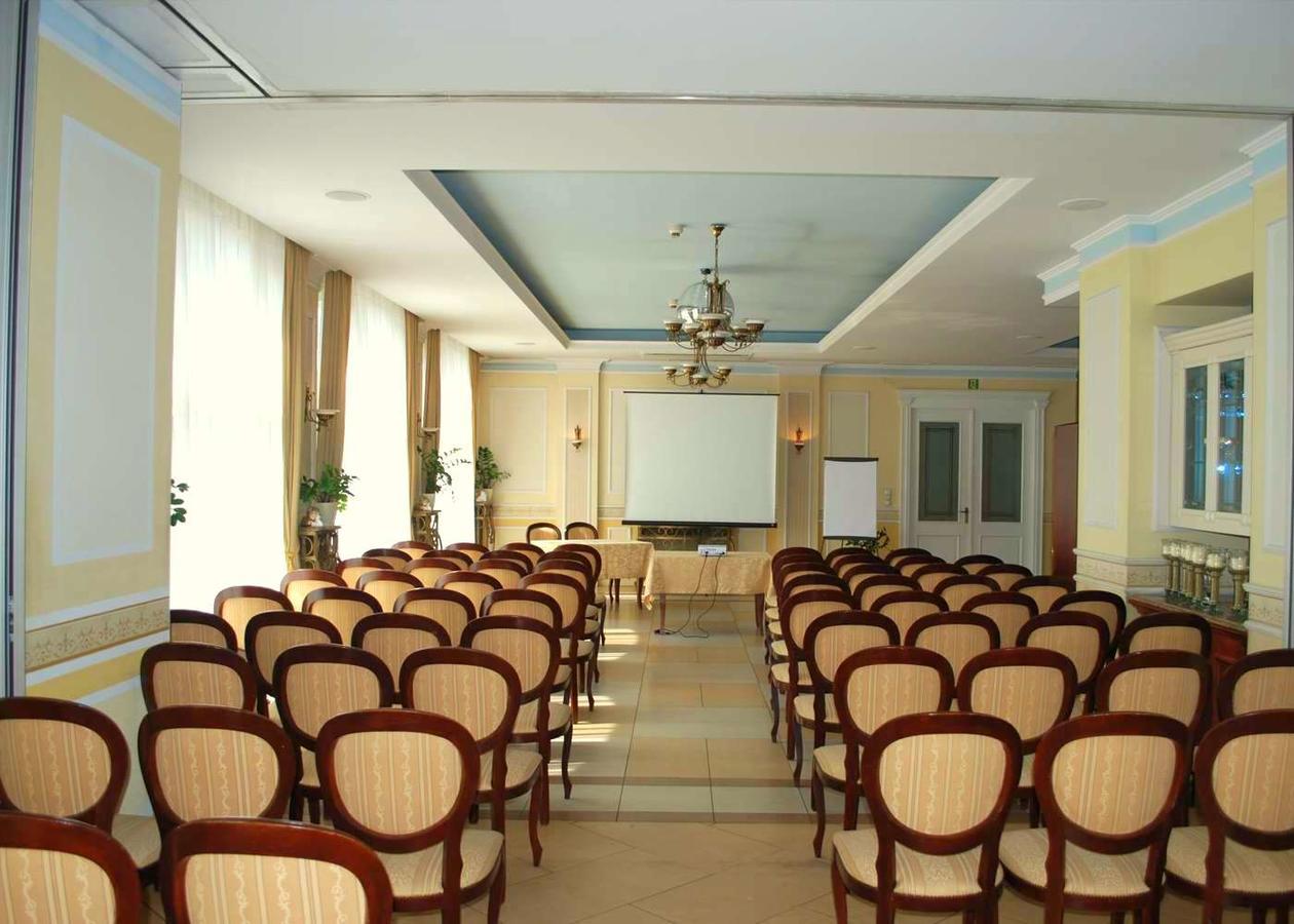 Villa Royal Ostrów Wielkopolski Esterno foto